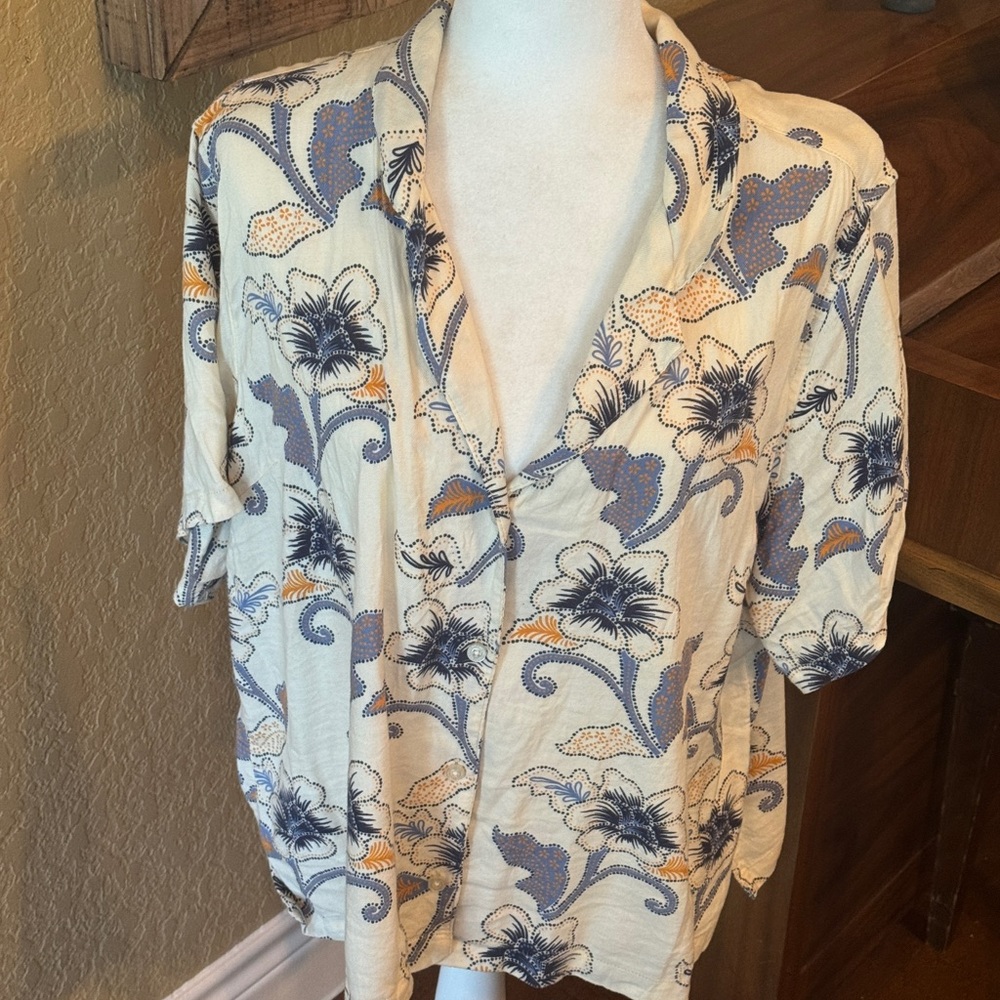 Wrangler Floral Button Down western/Hawaiian Shirt - Cream, Blue, Orange